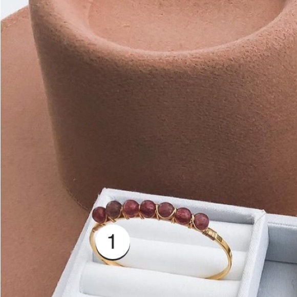 Kinsley Armelle Bracelet Wire Wrapped Strawberry Quartz Beads NWOT - Picture 2 of 8